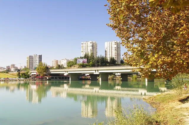 Adana Dilberler Sekisi ve Seyhan Nehri — Adana ve Mersin ulaşım hizmetleri