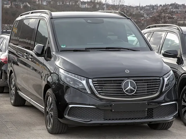 Siyah Mercedes-Benz V-Class — Adana ve Mersin VIP transfer aracı